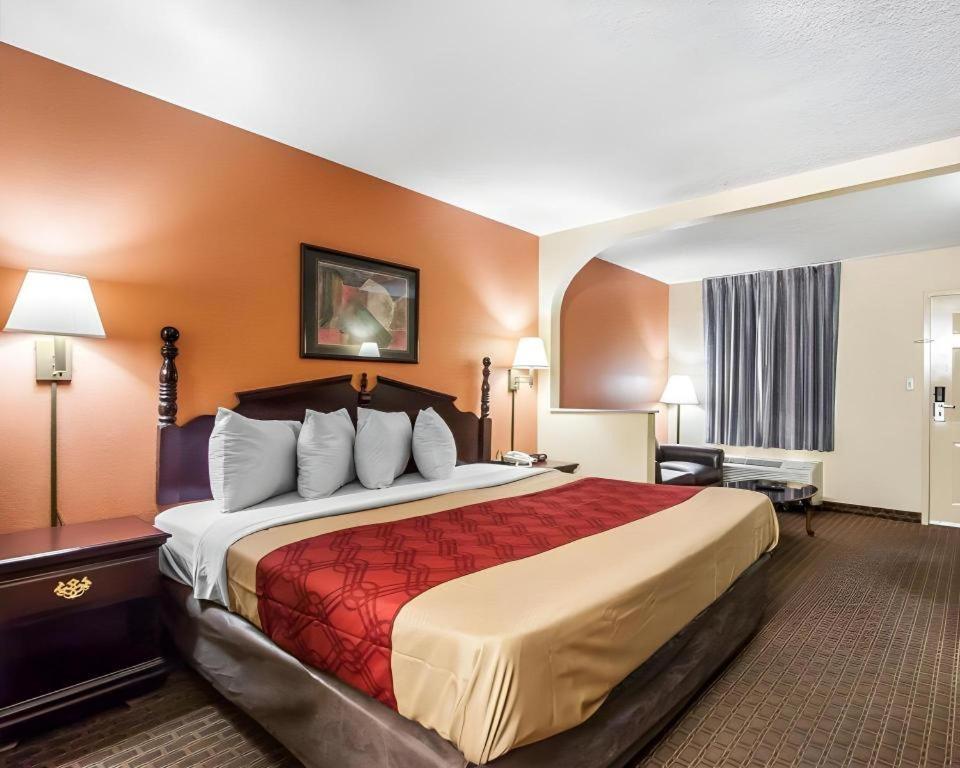 Econo Lodge Inn & Suites I-20, Exit 73 Tuscaloosa Exteriör bild
