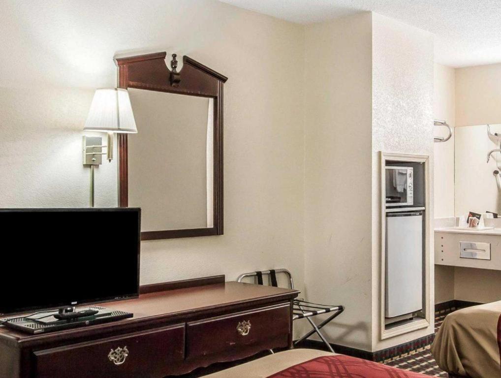 Econo Lodge Inn & Suites I-20, Exit 73 Tuscaloosa Exteriör bild